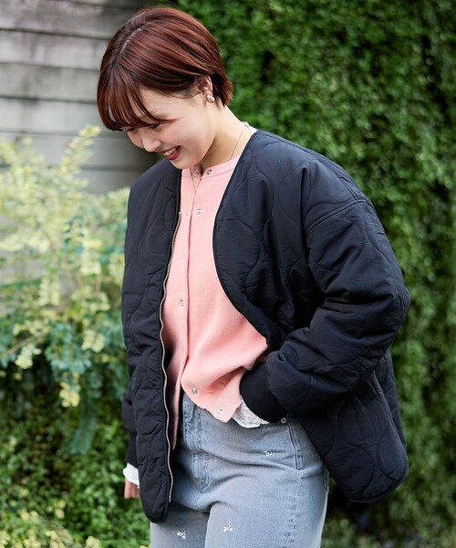 coen（コーエン）の「ノーカラー撥水キルティングブルゾン オーバーサイズ（ノーカラージャケット・レディース・ブラック/オリーブ/オフホワイト/ダークブラウン・M/L）」の13枚目の写真