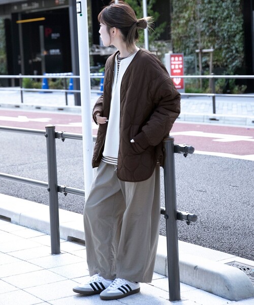 coen（コーエン）の「ノーカラー撥水キルティングブルゾン オーバーサイズ（ノーカラージャケット・レディース・ブラック/オリーブ/オフホワイト/ダークブラウン・M/L）」の22枚目の写真