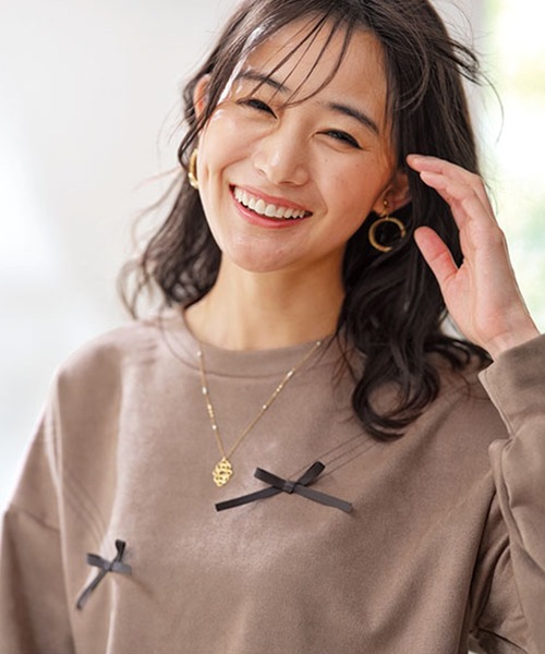BELLUNA PLUS(ベルーナ)の「スエード調リボンモチーフチュニック(チュニック・レディース・グレー/ベージュ/チャコール・MEDIUM/LARGE/X-LARGE)」の9枚目の写真
