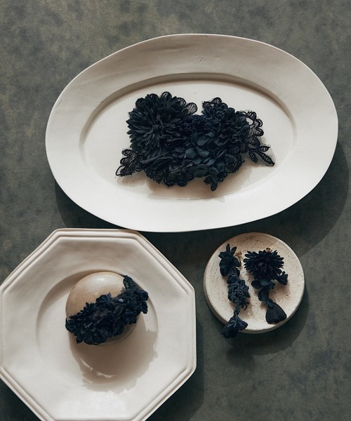 m.soeur（エムスール）の「黒いお花のバングル（バングル/リストバンド・レディース・ブラック・FREE）」の3枚目の写真