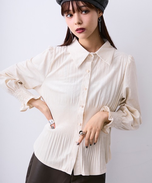 MONOe(モノエ)の「チャイナ柄プリーツマットシャツ(シャツ/ブラウス・レディース・ホワイト/ブラック/カーキ・FREE)」の2枚目の写真