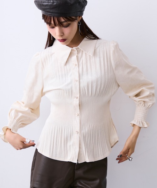 MONOe(モノエ)の「チャイナ柄プリーツマットシャツ(シャツ/ブラウス・レディース・ホワイト/ブラック/カーキ・FREE)」の4枚目の写真