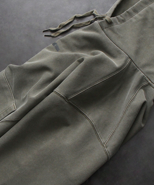 CRIGUN(クリガン)の「ピグメントSmallLogoフードパーカーKHAKI(パーカー・レディース・カーキ・MEDIUM/LARGE/X-LARGE/XX-LARGE)」の8枚目の写真