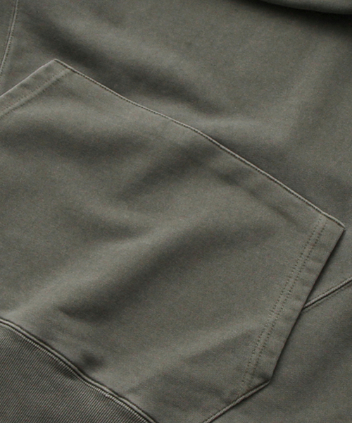 CRIGUN(クリガン)の「ピグメントSmallLogoフードパーカーKHAKI(パーカー・レディース・カーキ・MEDIUM/LARGE/X-LARGE/XX-LARGE)」の9枚目の写真