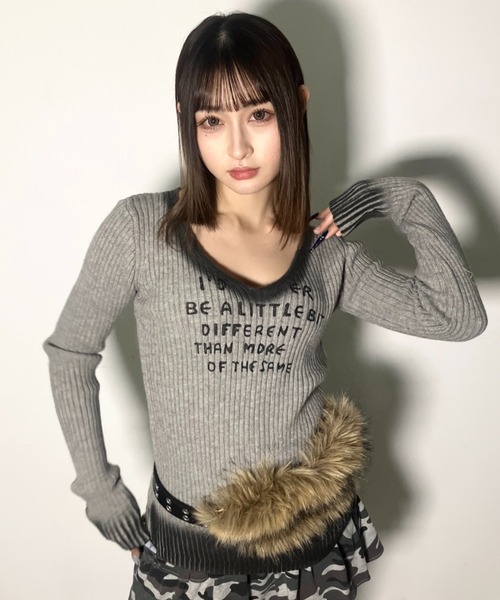 .KOM(ドットコム)の「A'GEM/9 × .kom 『.kom/ドットケーオーエム』【Y2K】 グラデーションリブニットトップス(ニット/セーター・レディース・ブラック/グレー・FREE)」の1枚目の写真