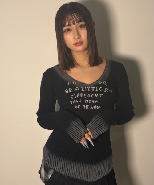 .KOM(ドットコム)の「A'GEM/9 × .kom 『.kom/ドットケーオーエム』【Y2K】 グラデーションリブニットトップス(ニット/セーター・レディース・ブラック/グレー・FREE)」の2枚目の写真