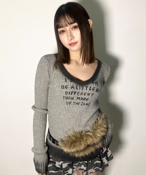 .KOM(ドットコム)の「A'GEM/9 × .kom 『.kom/ドットケーオーエム』【Y2K】 グラデーションリブニットトップス(ニット/セーター・レディース・ブラック/グレー・FREE)」の4枚目の写真