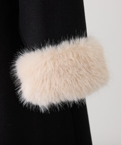【HolidayCollection】フェイクファー付きロングコート HolidayCollection】フェイクファー付きロングコート（チェスター