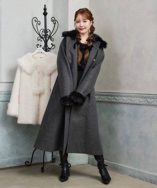 ダークグレー フェイクファーロングコート HolidayCollection】フェイクファー付きロングコート（チェスター