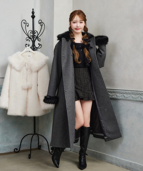 one after another NICE CLAUP（ワンアフターアナザーナイスクラップ）の「【ＨolidayCollection】フェイクファー付きロングコート（チェスターコート・レディース・アイボリー/ブラック/チャコールグレー・SMALL/MEDIUM）」の5枚目の写真