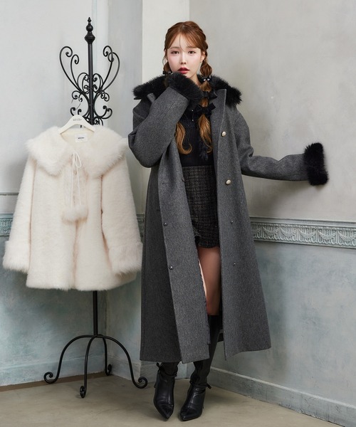 one after another NICE CLAUP（ワンアフターアナザーナイスクラップ）の「【ＨolidayCollection】フェイクファー付きロングコート（チェスターコート・レディース・アイボリー/ブラック/チャコールグレー・SMALL/MEDIUM）」の6枚目の写真