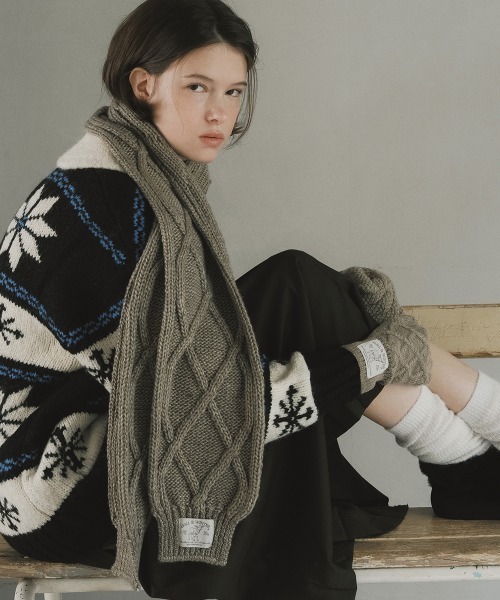 ROCKFISH WEATHERWEAR（ロックフィッシュウェザーウェア）の「DIAMOND CABLE SCARF（マフラー・レディース・グレー/アイボリー/オリーブ/ラベンダー・FREE）」の4枚目の写真