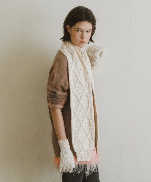 ROCKFISH WEATHERWEAR（ロックフィッシュウェザーウェア）の「DIAMOND CABLE SCARF（マフラー・レディース・グレー/アイボリー/オリーブ/ラベンダー・FREE）」の2枚目の写真