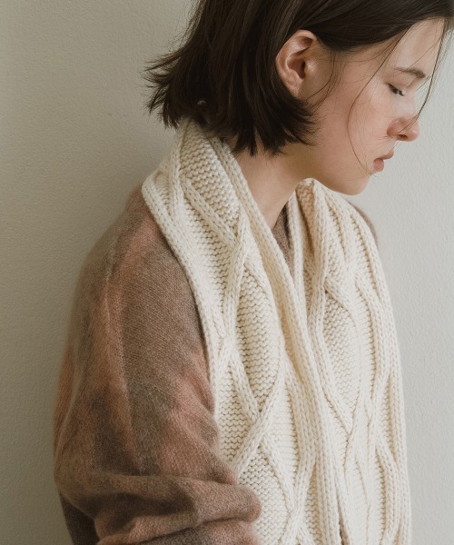 ROCKFISH WEATHERWEAR（ロックフィッシュウェザーウェア）の「DIAMOND CABLE SCARF（マフラー・レディース・グレー/アイボリー/オリーブ/ラベンダー・FREE）」の5枚目の写真