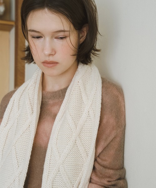 ROCKFISH WEATHERWEAR（ロックフィッシュウェザーウェア）の「DIAMOND CABLE SCARF（マフラー・レディース・グレー/アイボリー/オリーブ/ラベンダー・FREE）」の8枚目の写真