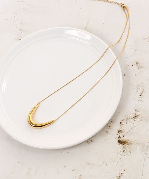 le.coeur blanc（ルクールブラン）の「O ステンレスモチーフネックレス（ネックレス・レディース・ゴールド・FREE）」の2枚目の写真