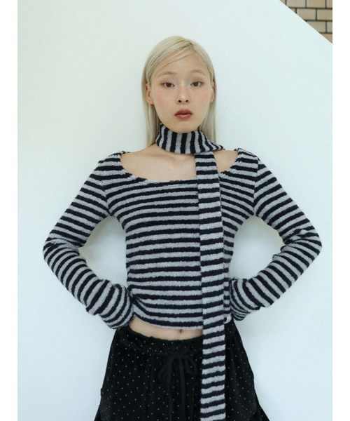 UGLY SHADOW(アグリーシャドウ)の「Scarf Round T-shirt (Striped Navy)(Tシャツ/カットソー・レディース・その他・FREE)」の2枚目の写真