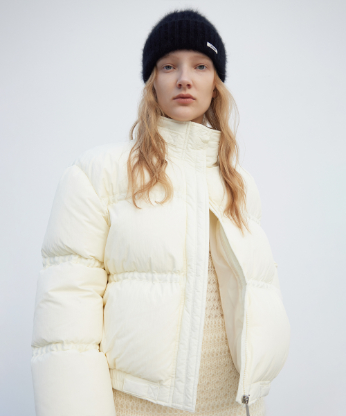 LEVAR(レバー)の「Tape Shirring Down Jacket - Cream(ダウンジャケット/コート・レディース・Cream・FREE)」の2枚目の写真
