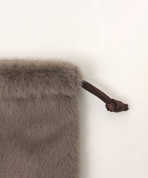 andme（アンドミー）の「2wayファー巾着バッグ（ショルダーバッグ・レディース・グレイッシュベージュ/アイボリー/モカ/チャコールグレー・FREE）」の10枚目の写真