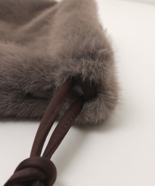 andme（アンドミー）の「2wayファー巾着バッグ（ショルダーバッグ・レディース・グレイッシュベージュ/アイボリー/モカ/チャコールグレー・FREE）」の11枚目の写真