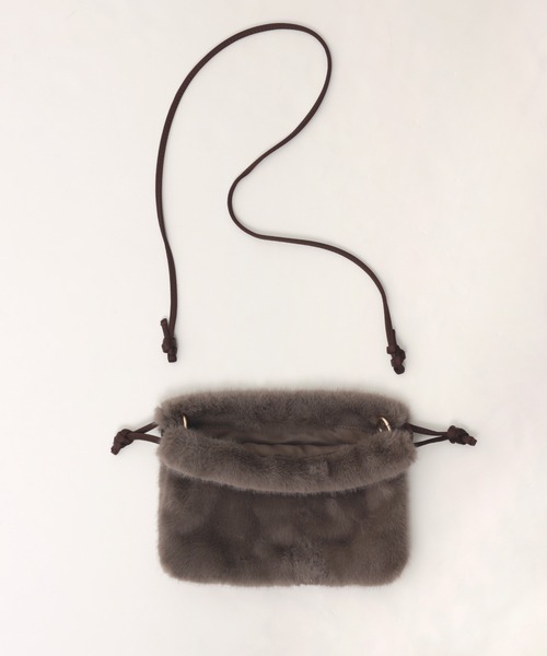 andme（アンドミー）の「2wayファー巾着バッグ（ショルダーバッグ・レディース・グレイッシュベージュ/アイボリー/モカ/チャコールグレー・FREE）」の7枚目の写真