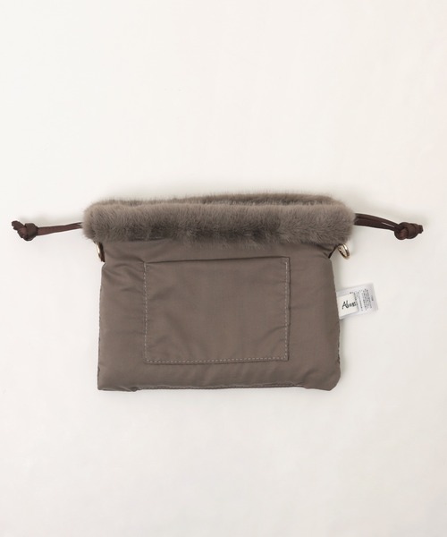andme（アンドミー）の「2wayファー巾着バッグ（ショルダーバッグ・レディース・グレイッシュベージュ/アイボリー/モカ/チャコールグレー・FREE）」の16枚目の写真