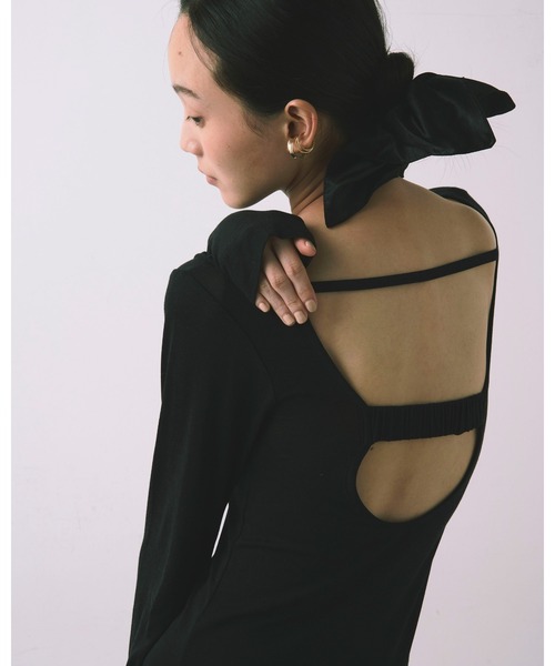 kiehtova(キエトヴァ)の「【kiehtova】BACK OPEN TOPS/バックオープントップス(Tシャツ/カットソー・レディース・ブラック/ベージュ・FREE)」の3枚目の写真