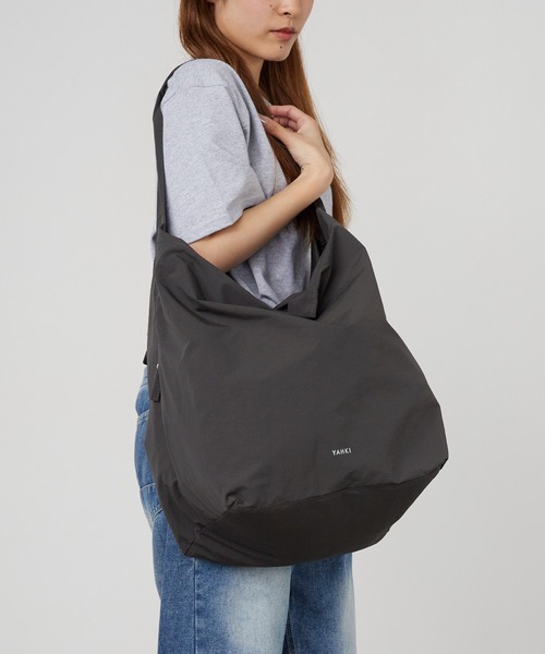 YAHKI（ヤーキ）の「YAHKI/ヤーキ NYLON ブランドロゴ トートバッグ 大容量 2026年 夏 夏服（ショルダーバッグ・レディース・ベージュ/チャコール/オリーブ・FREE）」の12枚目の写真