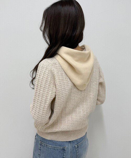 fredy emue（フレディエミュ）の「ニットバブーシュカ（バンダナ/スカーフ・レディース・キナリ/ピンク/グレー・FREE）」の7枚目の写真