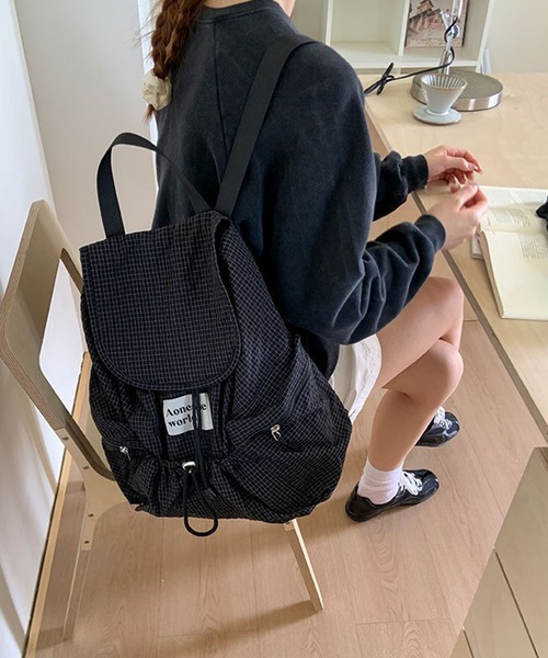 c.u.l(シーユーエル)の「A4収納可 チェック柄 バックパック リュック cula1391(バックパック/リュック・レディース・ブラック/グレー・FREE)」の4枚目の写真