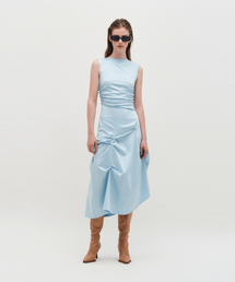 KIMZISU（キムジス）の「DOZI - ノースリーブ ピンチ ロングドレス _ スカイブルー（ワンピース）」