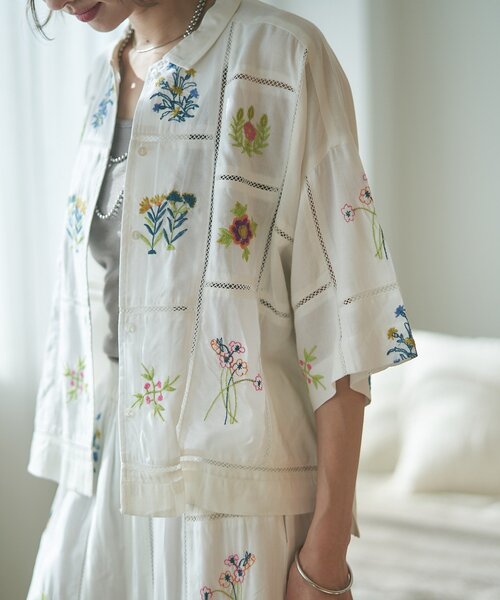 Remind me and forever（リマインドミーアンドフォーエバー）の「【nane】【India series】パッチワーク刺繍シャツブラウス（シャツ/ブラウス・レディース・オフホワイト/ブラック・FREE）」の2枚目の写真