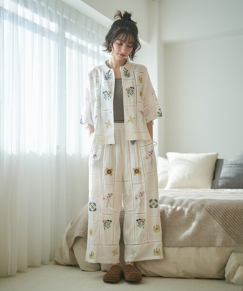 Remind me and forever（リマインドミーアンドフォーエバー）の「【nane】【India series】パッチワーク刺繍シャツブラウス（シャツ/ブラウス・レディース・オフホワイト/ブラック・FREE）」の5枚目の写真