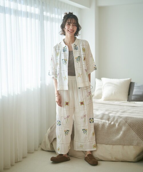 Remind me and forever（リマインドミーアンドフォーエバー）の「【nane】【India series】パッチワーク刺繍シャツブラウス（シャツ/ブラウス・レディース・オフホワイト/ブラック・FREE）」の10枚目の写真