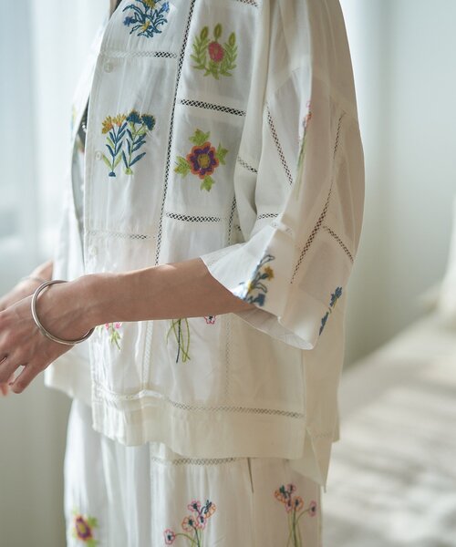 Remind me and forever（リマインドミーアンドフォーエバー）の「【nane】【India series】パッチワーク刺繍シャツブラウス（シャツ/ブラウス・レディース・オフホワイト/ブラック・FREE）」の11枚目の写真