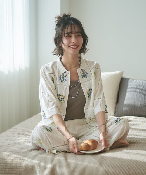 Remind me and forever（リマインドミーアンドフォーエバー）の「【nane】【India series】パッチワーク刺繍シャツブラウス（シャツ/ブラウス・レディース・オフホワイト/ブラック・FREE）」の12枚目の写真