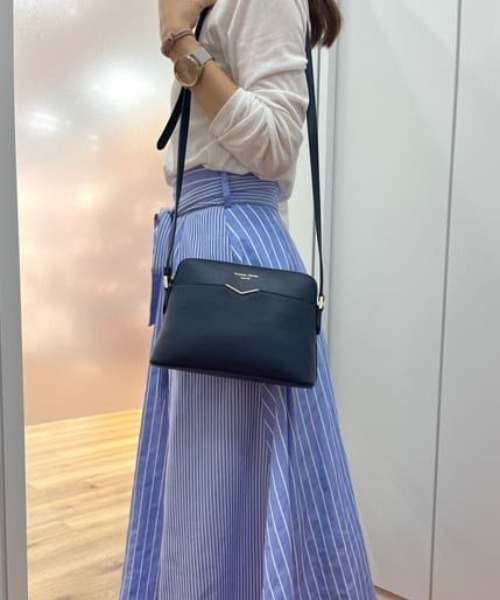 Samantha Thavasa（サマンサタバサ）の「サマンサギャレット ショルダーバッグ[Revival Collection]（ショルダーバッグ・レディース・ラベンダー/ピンク/オフホワイト/ライトブルー/ブラック/グレイッシュベージュ/ワインレッド/ネイビー・FREE）」の5枚目の写真