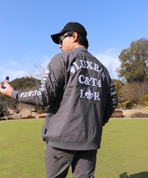 LUXE/R GOLF(ラグジュ ゴルフ)の「(RM)【LUXE/R GOLF】ナイロン ストレッチ ブロード コード刺繍 プルオーバー シャツ(スウェット・メンズ・ベージュ系/チャコールグレー/ブラック・X-LARGE/LARGE/MEDIUM)」の5枚目の写真
