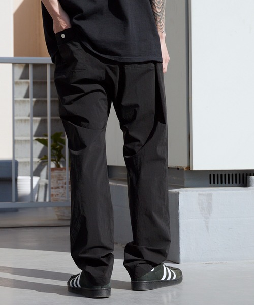WHITE MOUNTAINEERING(ホワイトマウンテニアリング)の「White Mountaineering/ホワイトマウンテニアリング × Dickies/ディッキーズWM×Dickies TAPERED PANTS ガゼットクロッチ コラボレーションテーパードパンツ 2026年 夏 夏服(チノパンツ・メンズ・ブラウン/ブラック・1/3/2)」の16枚目の写真