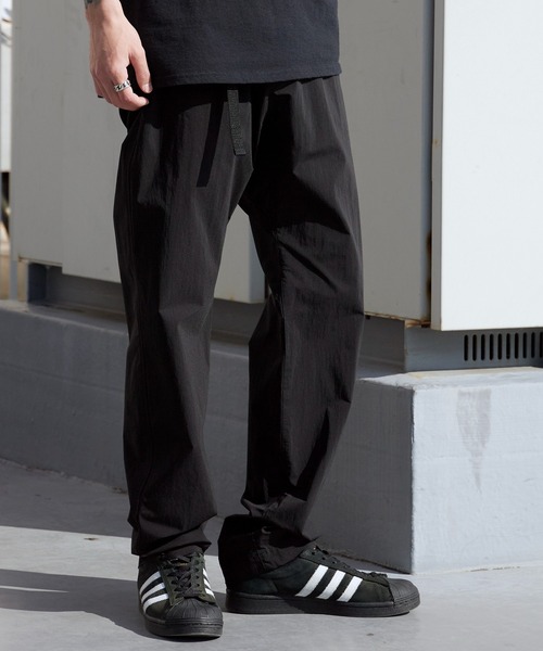 WHITE MOUNTAINEERING(ホワイトマウンテニアリング)の「White Mountaineering/ホワイトマウンテニアリング × Dickies/ディッキーズWM×Dickies TAPERED PANTS ガゼットクロッチ コラボレーションテーパードパンツ 2026年 夏 夏服(チノパンツ・メンズ・ブラウン/ブラック・1/3/2)」の17枚目の写真