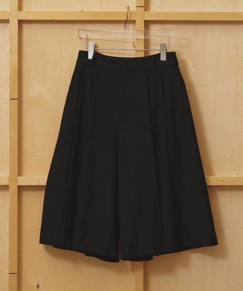 TODAYFUL(トゥデイフル)の「【TODAYFUL/トゥデイフル】Pleats Bermuda Pants/プリーツ バミューダパンツ(その他パンツ・レディース・マルチ/ブラック・36/38)」の4枚目の写真