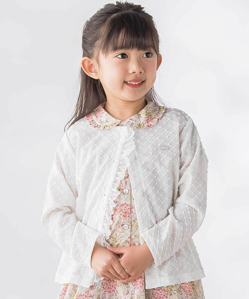BeBe Petits Pois Vert(ベベプチポワヴェール)の「ポツポツ編み長袖チュールフリルカーディガン(カーディガン/ボレロ・キッズ・ブラック系その他/ホワイト・150cm/120cm/140cm/130cm)」の2枚目の写真