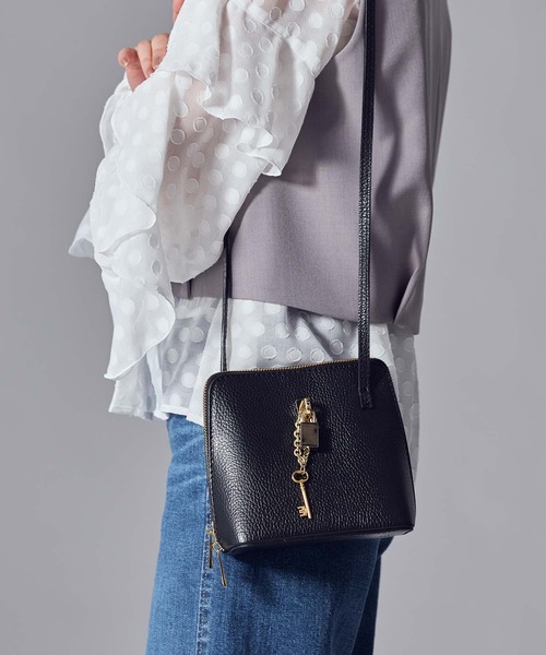 Gready Brilliant（グレディブリリアン）の「キーチェーン付きショルダー（ショルダーバッグ・レディース・ブラック/ベージュ・FREE）」の3枚目の写真