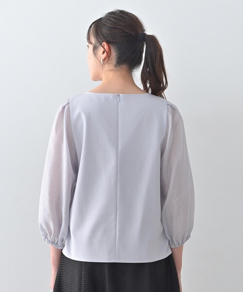 UNTITLED(アンタイトル)の「【洗える/袖シアー】ポンチ袖ボリュームトップス(Tシャツ/カットソー・レディース・ブラック/グレー/オフホワイト・50/48/44/04/02/00)」の19枚目の写真