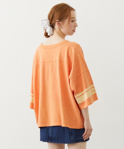 MILKFED.(ミルクフェド)の「95 FOOTBALL TEE(Tシャツ/カットソー・レディース・オレンジ/ネイビー/グリーン・ONE SIZE)」の5枚目の写真
