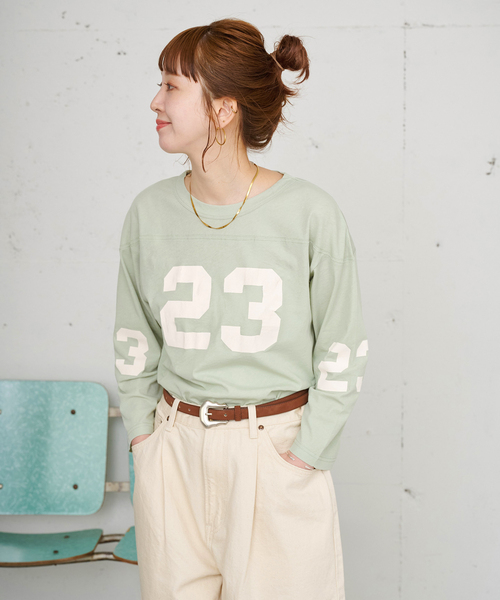 B.C STOCK（ベーセーストック）の「【ZOZO限定】手洗い可 / シアーナンバーロゴfootball tee（Tシャツ/カットソー・レディース・スカイブルー/アイボリー/ブラック/グリーン・FREE）」の3枚目の写真