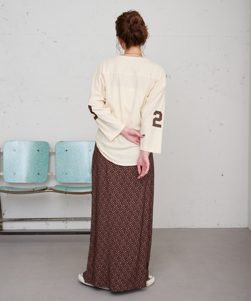 B.C STOCK（ベーセーストック）の「【ZOZO限定】手洗い可 / シアーナンバーロゴfootball tee（Tシャツ/カットソー・レディース・スカイブルー/アイボリー/ブラック/グリーン・FREE）」の11枚目の写真