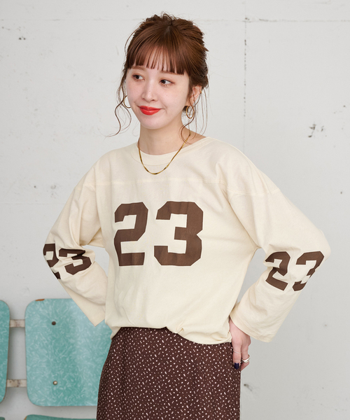 B.C STOCK（ベーセーストック）の「【ZOZO限定】手洗い可 / シアーナンバーロゴfootball tee（Tシャツ/カットソー・レディース・スカイブルー/アイボリー/ブラック/グリーン・FREE）」の12枚目の写真