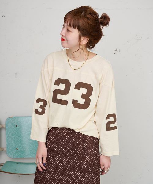 B.C STOCK（ベーセーストック）の「【ZOZO限定】手洗い可 / シアーナンバーロゴfootball tee（Tシャツ/カットソー・レディース・スカイブルー/アイボリー/ブラック/グリーン・FREE）」の13枚目の写真