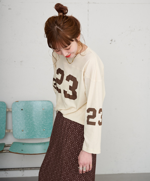 B.C STOCK（ベーセーストック）の「【ZOZO限定】手洗い可 / シアーナンバーロゴfootball tee（Tシャツ/カットソー・レディース・スカイブルー/アイボリー/ブラック/グリーン・FREE）」の14枚目の写真